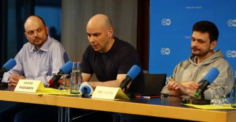 ilya-yashin_vladimir-kara-murza_andrey-pivovarov_press-konferensiya_posle_obmena_zaklyuchennimi