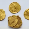 Археологи в Болгарии в средневековом жилище нашли 1500-летние монеты