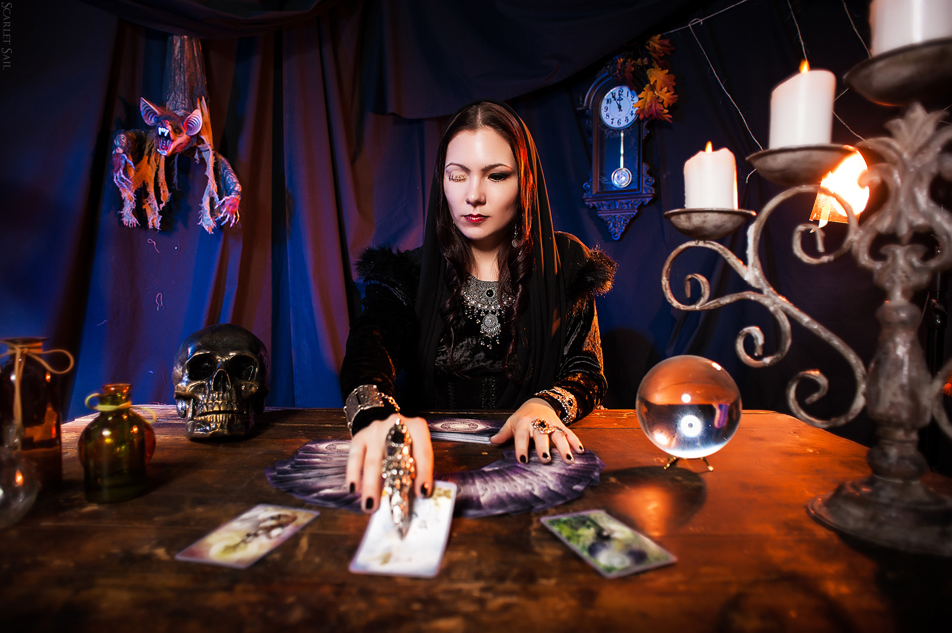 Ведьма гадалка. Книга ведьм гадание. Гадалка арт. Таро fortune teller. Гадание московская ведьма.