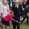 Дональд и Мелания Трамп катали пасхальные яйца на лужайке Белого дома