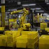 Amazon начали использовать на своих складах умного робота-грузчика