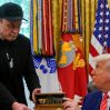 Маск получил от Трампа символический ключ от Белого дома