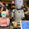 В кафе в Токио работают роботы, управляемые людьми с ограниченными возможностями