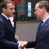 Дмитрий Медведев нарывается на очередной конфликт, на этот раз с "петушком Микроном" Дмитрий Медведев нарывается на очередной конфликт, на этот раз с "петушком Микроном"