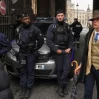 "Вирусный" детектив на фото с ограбления Лувра оказался 15-летним школьником "Вирусный" детектив на фото с ограбления Лувра оказался 15-летним школьником
