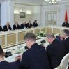 Лукашенко призвал чиновников пользоваться городскими телефонами