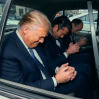 Губернатор Калифорнии опубликовал видео с Трампом в наручниках
