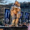 Новый "Титаник": Рядом с Капитолием установили статую Трампа и Эпштейна
