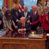 Трамп провел молитву с пасторами в Белом доме Трамп провел молитву с пасторами в Белом доме